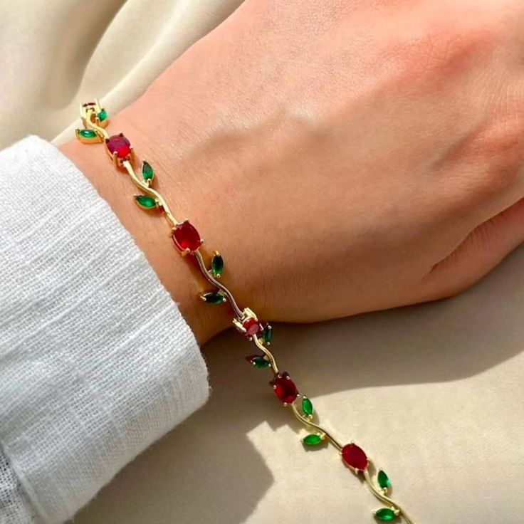Tulip Charm Bracelet – Elegant Floral Style Jewelry