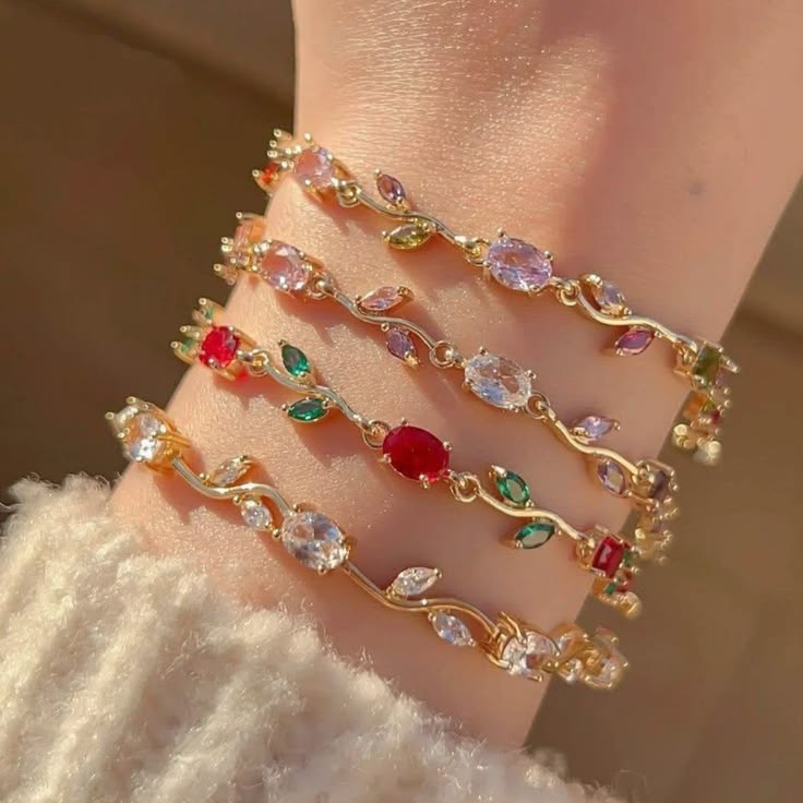 Tulip Charm Bracelet – Elegant Floral Style Jewelry